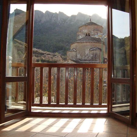 Apartamentos Turisticos San Juan De La Pena Santa Cruz de la Serós Exteriör bild