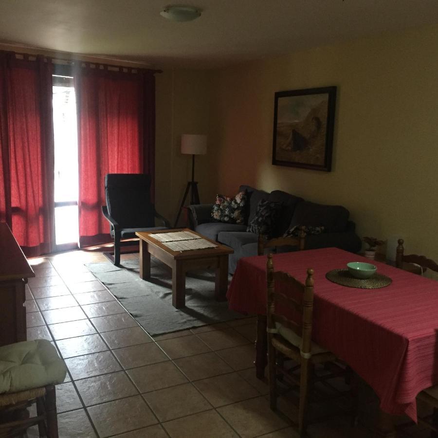 Apartamentos Turisticos San Juan De La Pena Santa Cruz de la Serós Exteriör bild