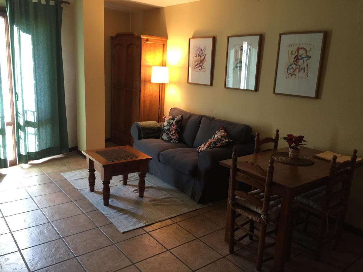 Apartamentos Turisticos San Juan De La Pena Santa Cruz de la Serós Exteriör bild