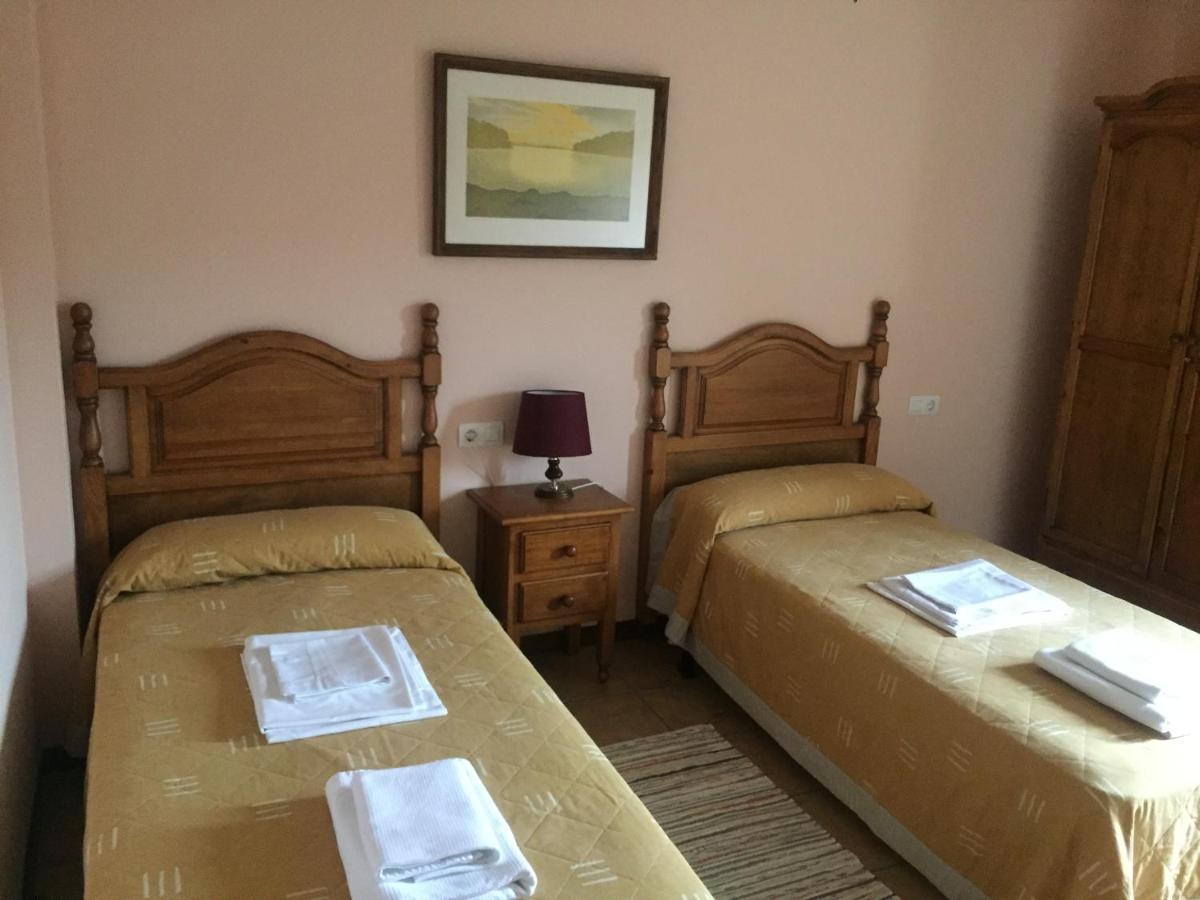 Apartamentos Turisticos San Juan De La Pena Santa Cruz de la Serós Exteriör bild