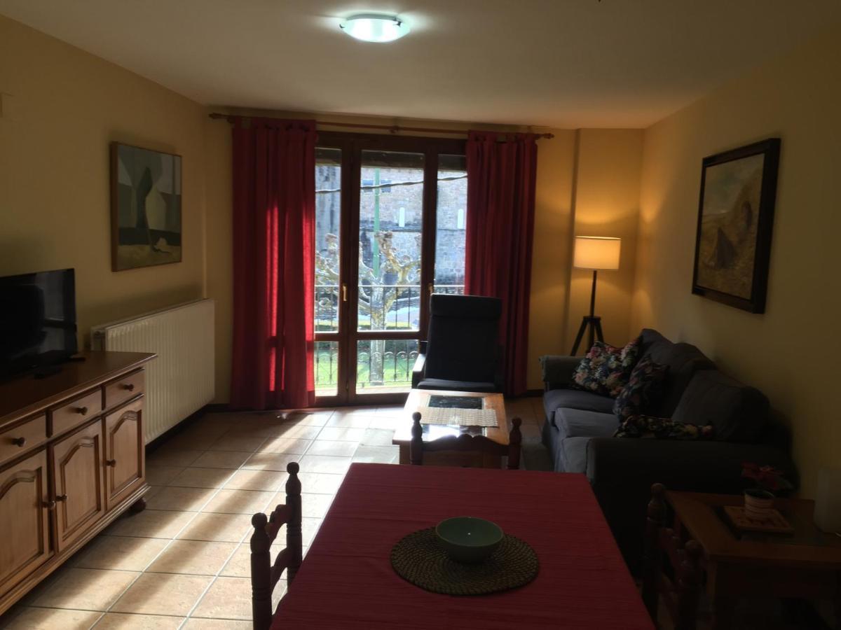 Apartamentos Turisticos San Juan De La Pena Santa Cruz de la Serós Exteriör bild