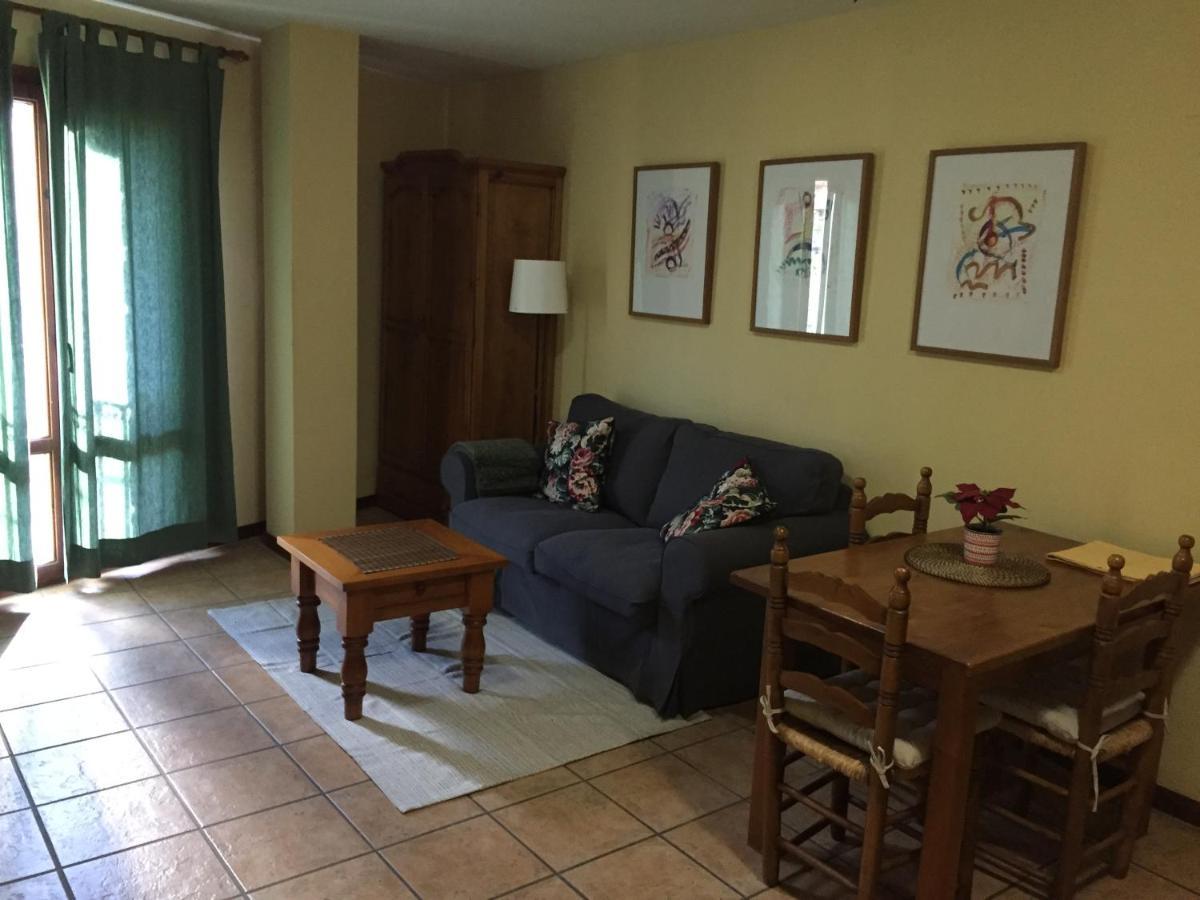 Apartamentos Turisticos San Juan De La Pena Santa Cruz de la Serós Exteriör bild