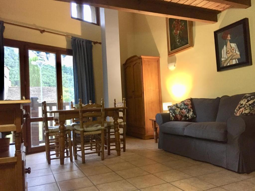 Apartamentos Turisticos San Juan De La Pena Santa Cruz de la Serós Exteriör bild