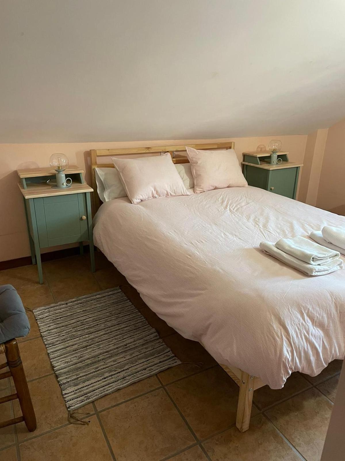Apartamentos Turisticos San Juan De La Pena Santa Cruz de la Serós Exteriör bild