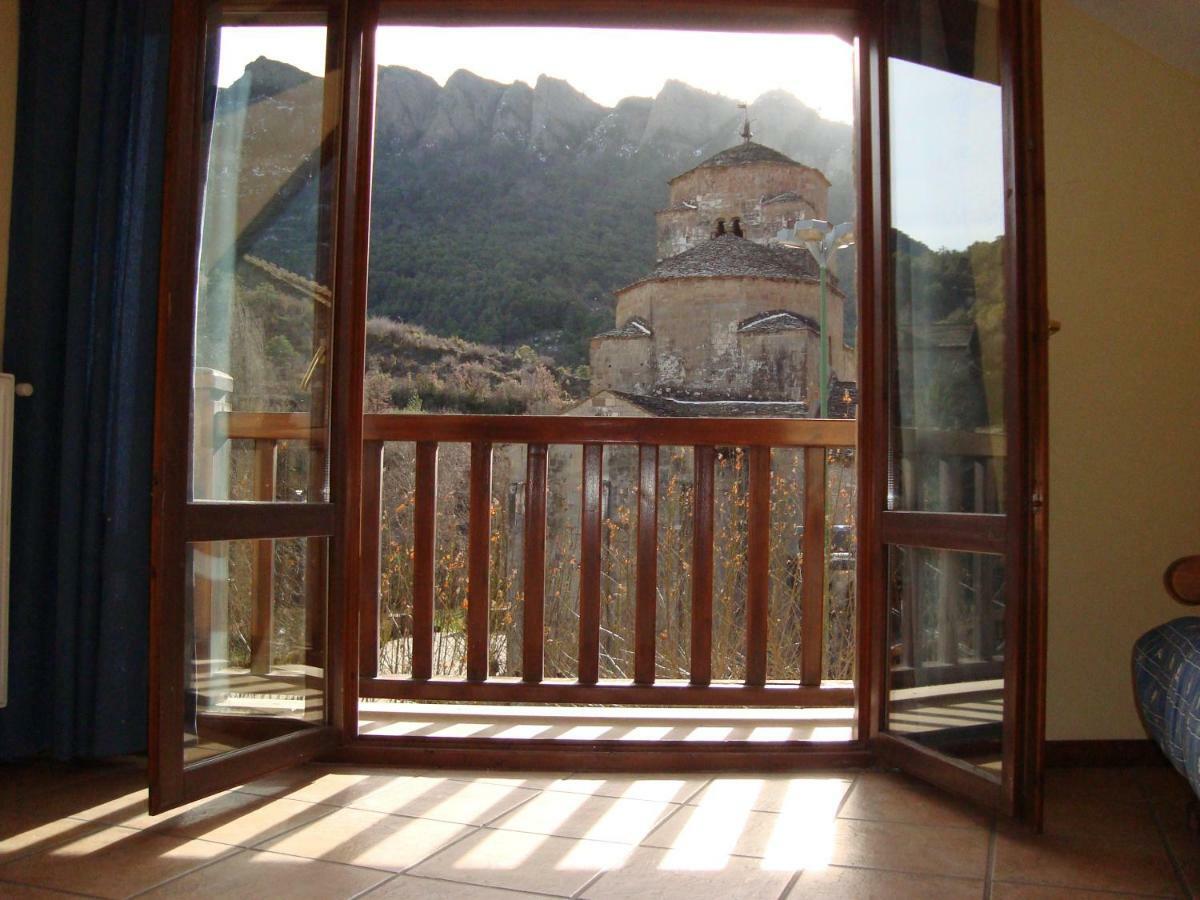 Apartamentos Turisticos San Juan De La Pena Santa Cruz de la Serós Exteriör bild